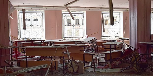 Zerstörtes Schulzimmer Kharkiv