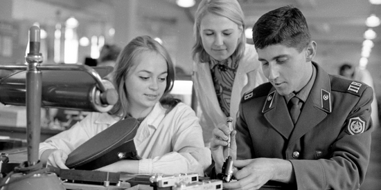 Workflow at «Arsenal» Factory in Kyiv, 1960s. C/o: Central State Audiovisual and Electronic Archive, Ukraine