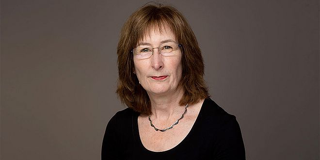 Die Theologische Fakultät würdigt die Historikerin Prof. Lyndal Roper mit der Verleihung des Ehrendoktortitels. (Bild: zvg)