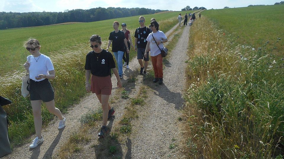 Exkursionsgruppe auf Wanderung, Photographie Jan Rüdiger